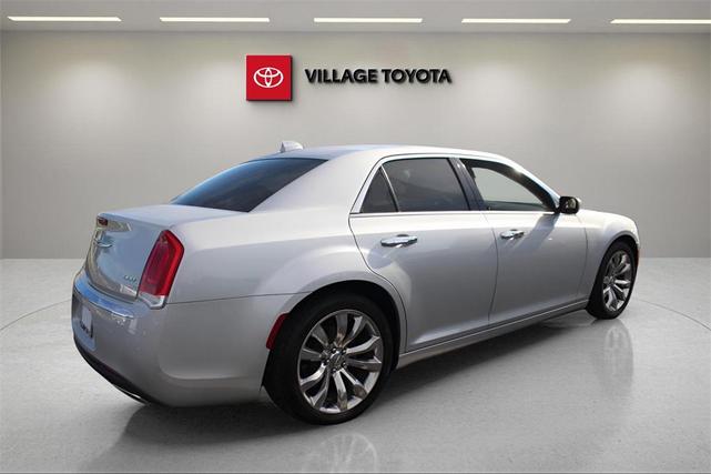 Photo of 2019 Silver Mist Clearcoat Chrysler 300