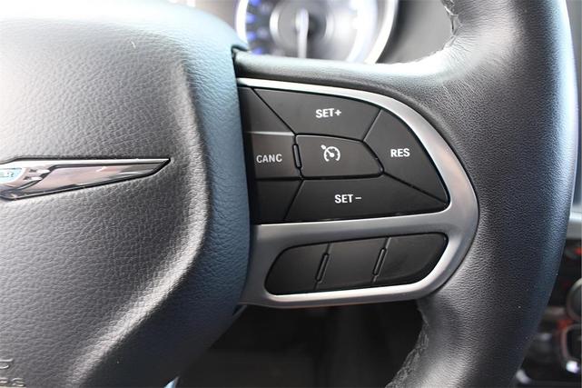 Photo of 2019 Silver Mist Clearcoat Chrysler 300