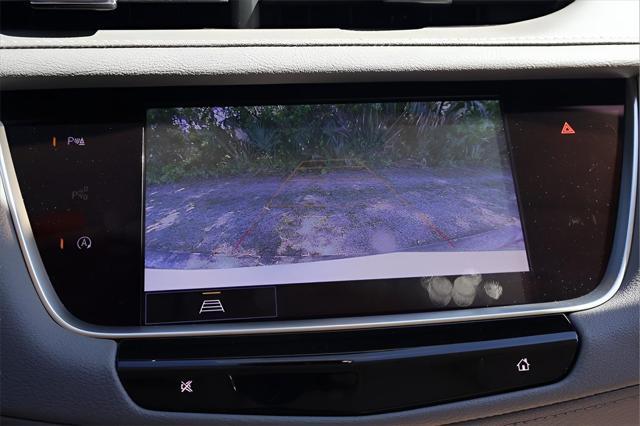 Photo of 2025 Crystal White Tricoat Cadillac XT5