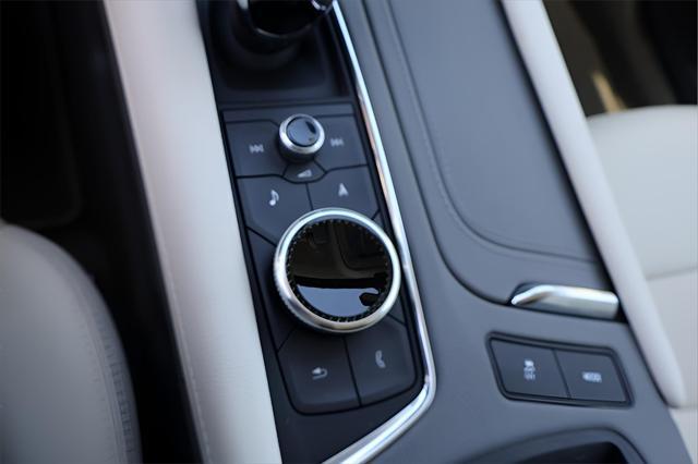 Photo of 2025 Crystal White Tricoat Cadillac XT5