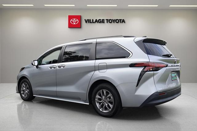 Photo of 2021 Celestial Silver Metallic Toyota Sienna