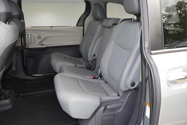 Photo of 2021 Celestial Silver Metallic Toyota Sienna