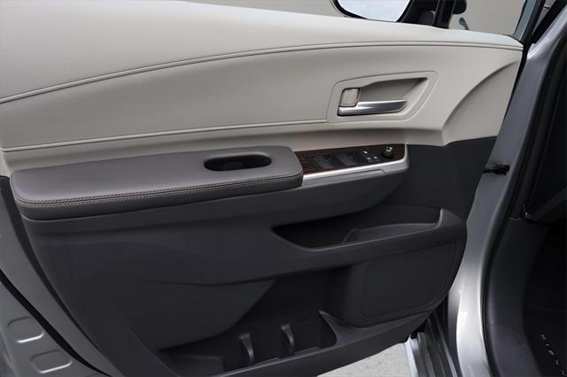 Photo of 2021 Celestial Silver Metallic Toyota Sienna