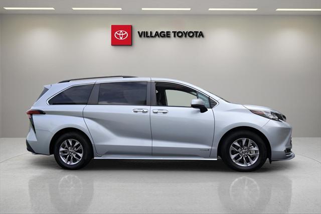 Photo of 2021 Celestial Silver Metallic Toyota Sienna