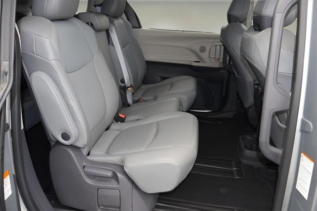 Photo of 2021 Celestial Silver Metallic Toyota Sienna