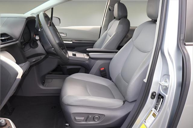 Photo of 2021 Celestial Silver Metallic Toyota Sienna