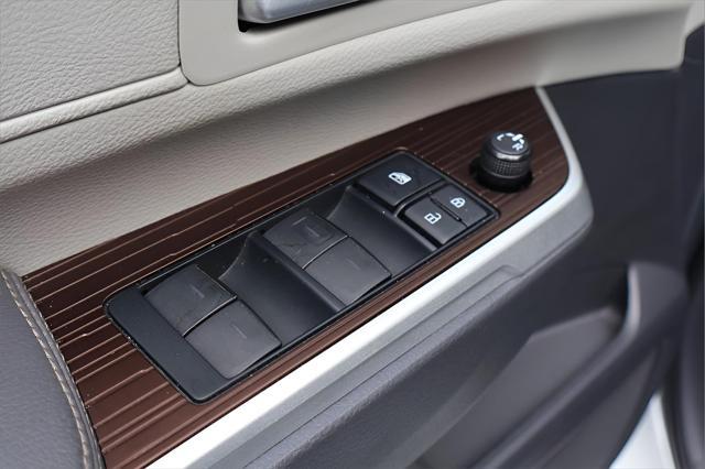 Photo of 2021 Celestial Silver Metallic Toyota Sienna