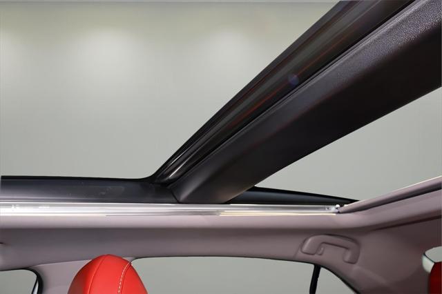 Photo of 2024 Wind Chill Pearl/Midnight Black Metallic Toyota Camry