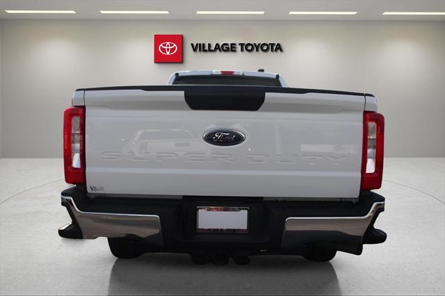Photo of 2023 Oxford White Ford F-250