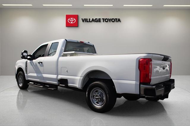 Photo of 2023 Oxford White Ford F-250