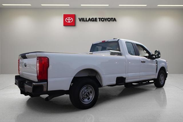 Photo of 2023 Oxford White Ford F-250