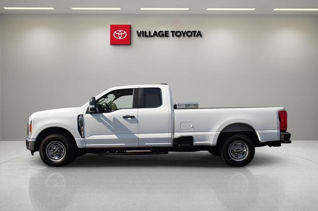 Photo of 2023 Oxford White Ford F-250