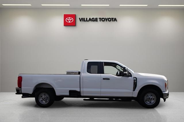 Photo of 2023 Oxford White Ford F-250