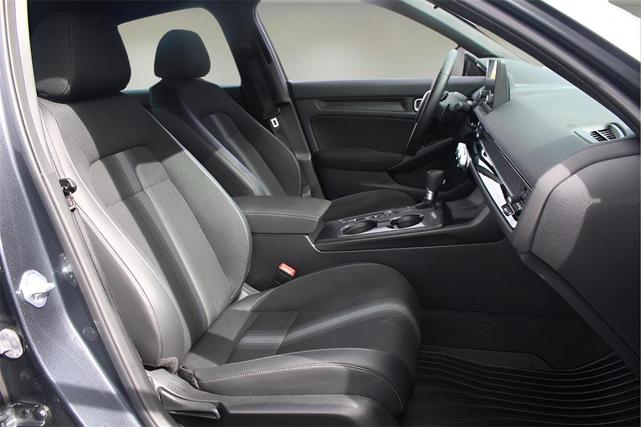 Photo of 2022 Gray Pearl Honda Civic
