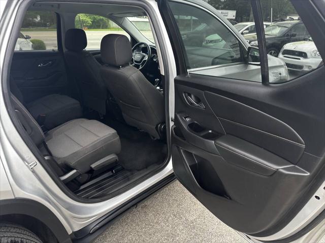 Photo of 2018 Silver Ice Metallic Chevrolet Traverse