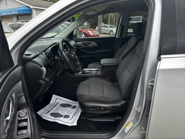Photo of 2018 Silver Ice Metallic Chevrolet Traverse