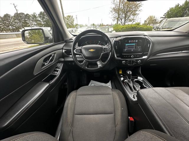Photo of 2018 Silver Ice Metallic Chevrolet Traverse