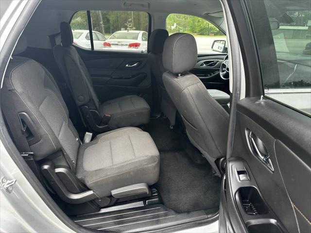 Photo of 2018 Silver Ice Metallic Chevrolet Traverse