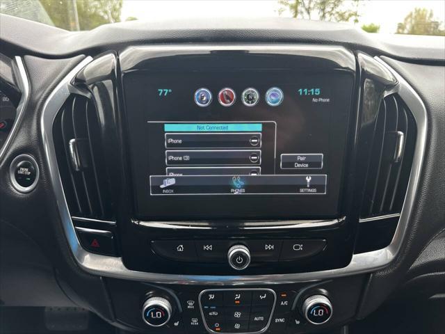 Photo of 2018 Silver Ice Metallic Chevrolet Traverse