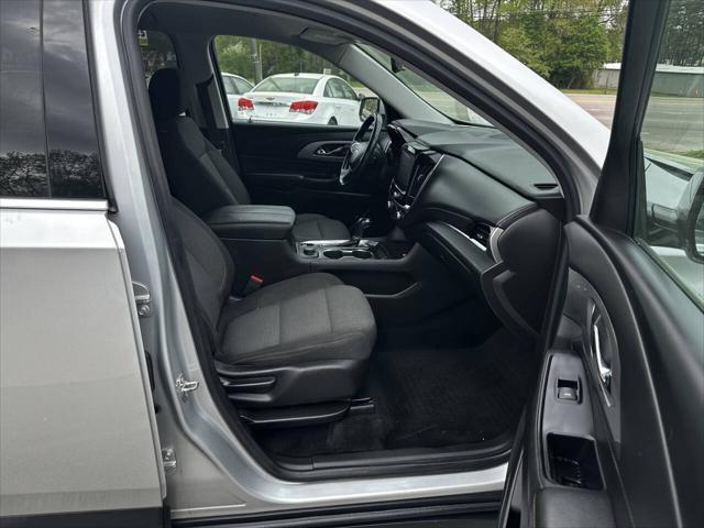 Photo of 2018 Silver Ice Metallic Chevrolet Traverse