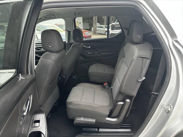 Photo of 2018 Silver Ice Metallic Chevrolet Traverse