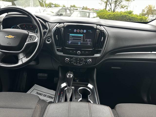 Photo of 2018 Silver Ice Metallic Chevrolet Traverse