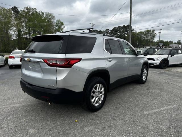Photo of 2018 Silver Ice Metallic Chevrolet Traverse