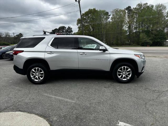 Photo of 2018 Silver Ice Metallic Chevrolet Traverse