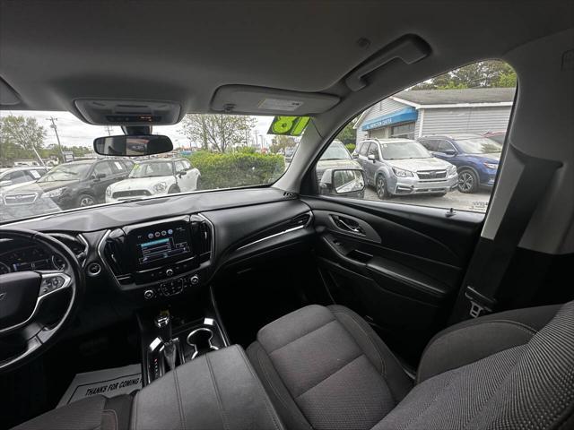 Photo of 2018 Silver Ice Metallic Chevrolet Traverse