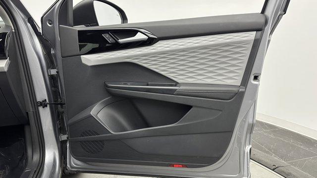 Photo of 2024 Platinum Gray Metallic Volkswagen Taos
