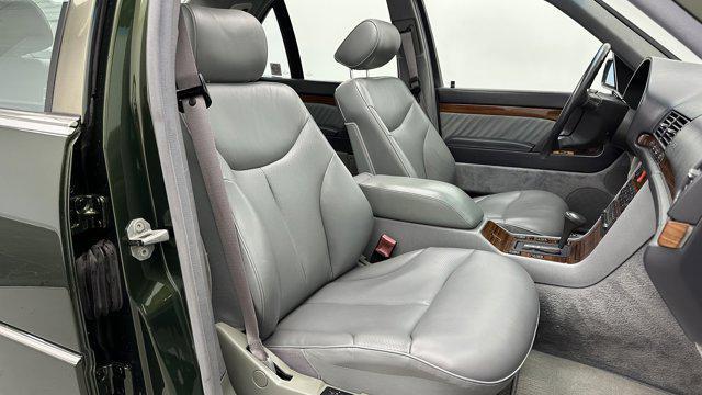 Photo of 1992 GREEN Mercedes-Benz S-Class