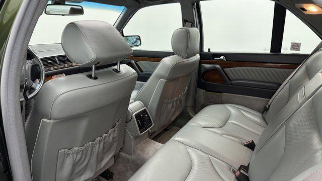 Photo of 1992 GREEN Mercedes-Benz S-Class