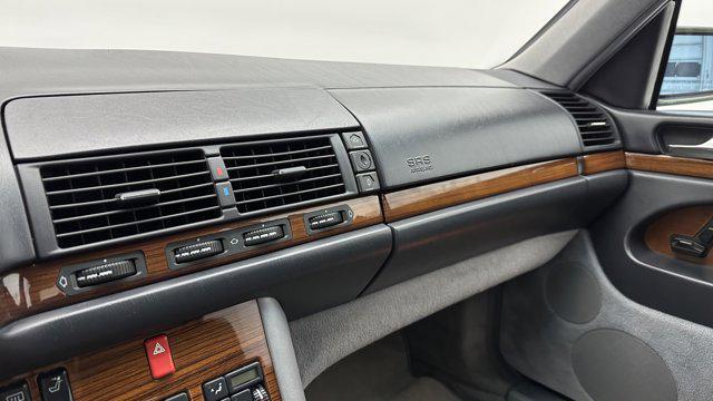 Photo of 1992 GREEN Mercedes-Benz S-Class