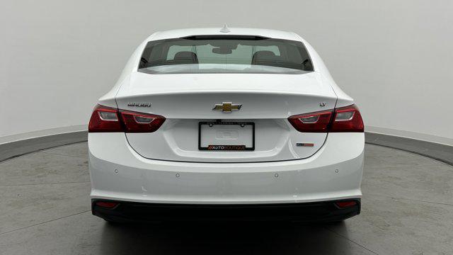 Photo of 2025 Summit White Chevrolet Malibu