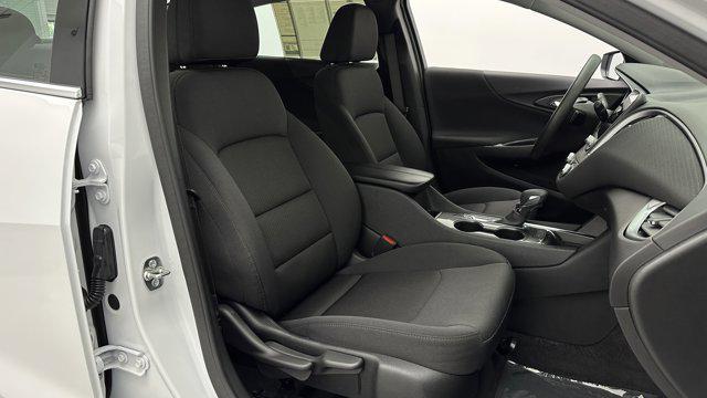 Photo of 2025 Summit White Chevrolet Malibu