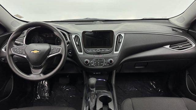 Photo of 2025 Summit White Chevrolet Malibu