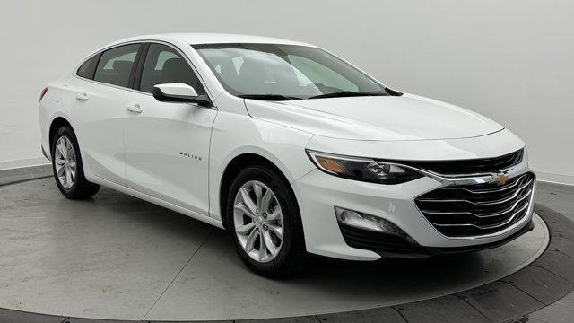 Photo of 2025 Summit White Chevrolet Malibu