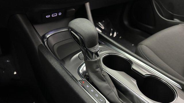 Photo of 2025 Summit White Chevrolet Malibu