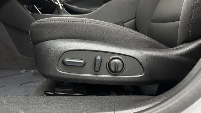 Photo of 2025 Summit White Chevrolet Malibu