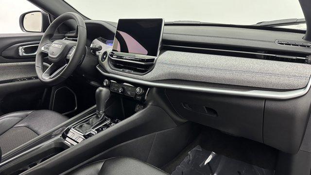 Photo of 2024 Gray Jeep Compass