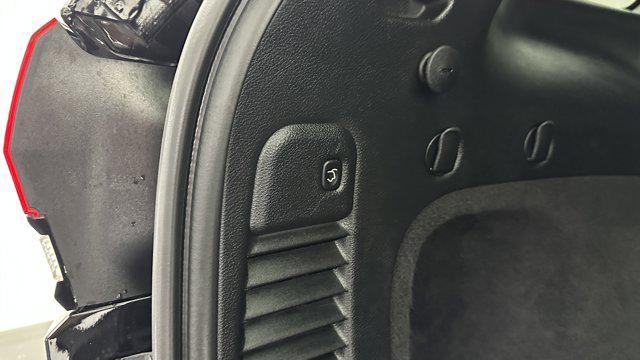 Photo of 2021 Diamond Black Crystal Pearlcoat Jeep Grand Cherokee