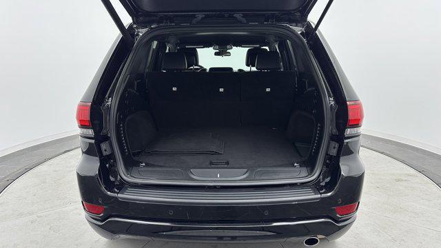 Photo of 2021 Diamond Black Crystal Pearlcoat Jeep Grand Cherokee