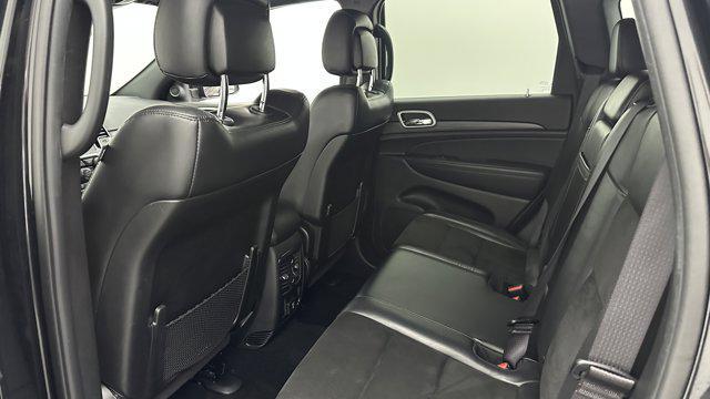 Photo of 2021 Diamond Black Crystal Pearlcoat Jeep Grand Cherokee