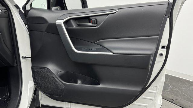 Photo of 2024 Ice Cap Toyota RAV4
