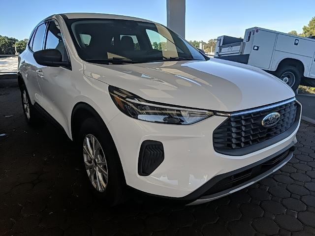 Photo of 2023 OXFORD WHITE Ford Escape