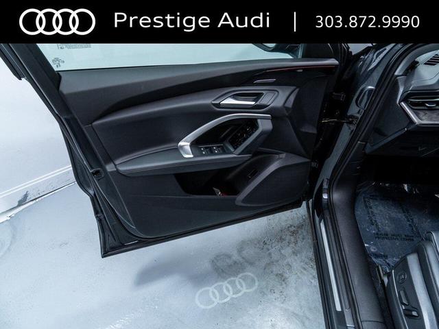 Photo of 2025 Tambora Gray Metallic Audi Q5