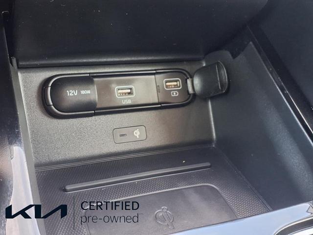 Photo of 2022 Glacial White Pearl Kia Telluride