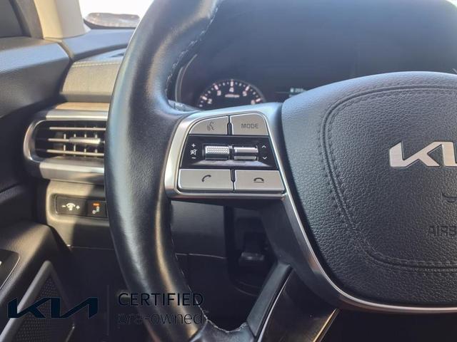 Photo of 2022 Glacial White Pearl Kia Telluride