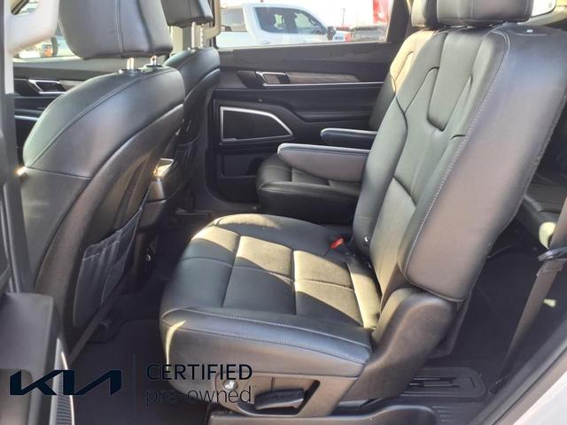 Photo of 2022 Glacial White Pearl Kia Telluride