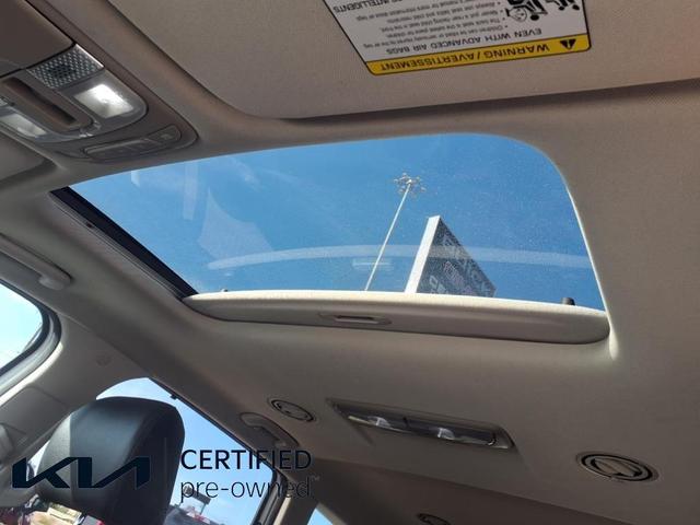 Photo of 2022 Glacial White Pearl Kia Telluride